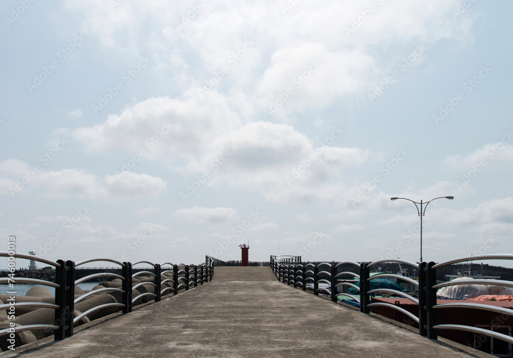 Naklejka premium View of the lighthouse on the seawall