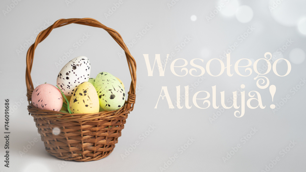 Wesołego Alleluja! - Koszyczek wielkanocny z jajkami na zielonym tle, napis Wesołego Alleluja! - obrazy, fototapety, plakaty 