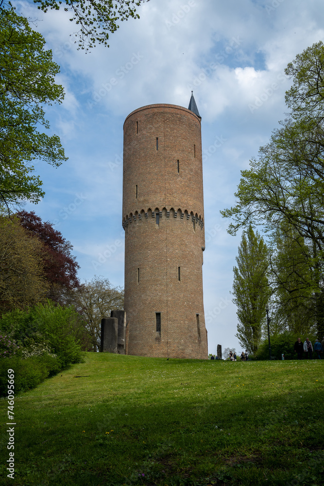 The Watetoren, a breautiful monument of Bruges under a blue sky a bit cloudy The Watetoren, a breautiful monument of Bruges under a blue sky a bit cloudy