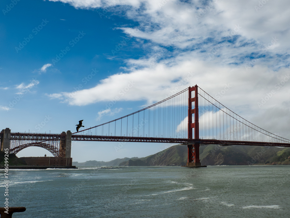 Fototapeta premium Golden Gate Bridge San Francisco Bay with waves 06