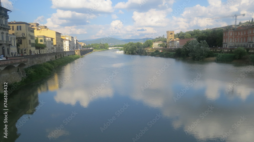 Hermosa vista del río Arno