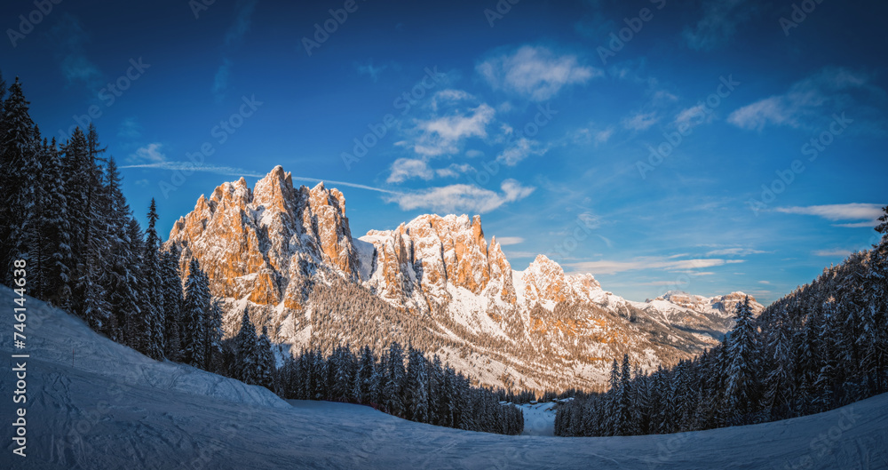 Φωτογραφία Winter landscape at the Val di Fassa ski resort in the Catinaccio ski area near Vigo di Fassa