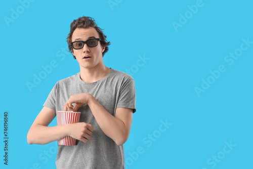 Shocked young man in 3D gla...
