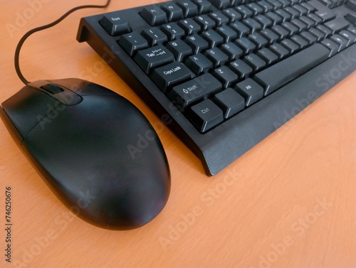 Keyboard and mouse of desktop computer system, pc input devices mousekeyboard accessories punchkeyboard keypad un clavier une souris, teclado m  image teclar digitar photo photo