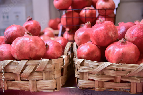 Cesti di melograno photo