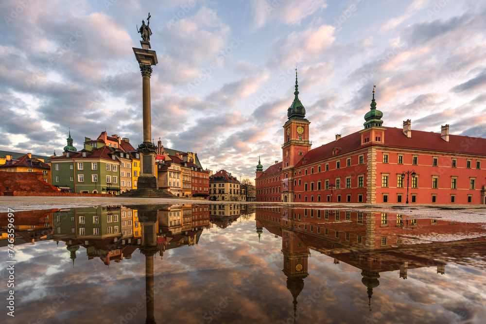 Naklejka premium Warsaw, Poland - panorama of a Old town with a Royal Castle and Sigismund's Column. Famous tourist attraction and travel destination