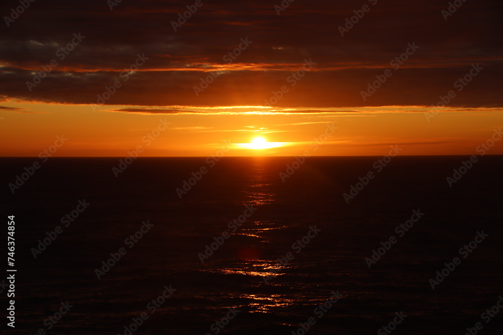 Obraz premium Sunsetting in the South Atlantic near the Falkland Islands.