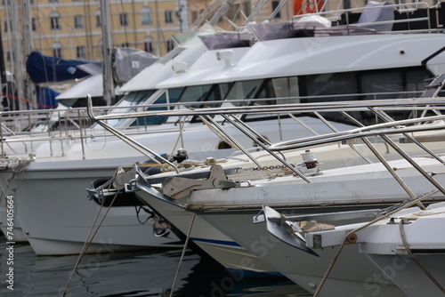Bateaux sur le vieux port à Marseille