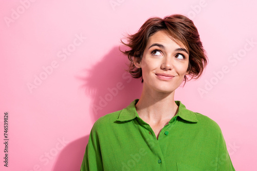 Konstfotografi Photo of dreamy excited lady wear green shirt looking empty space isolated pink
