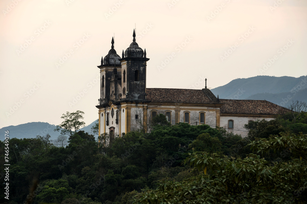 Photograph of the side of the São Francisco de Paula church in the city of Ouro Preto in Minas Gerais