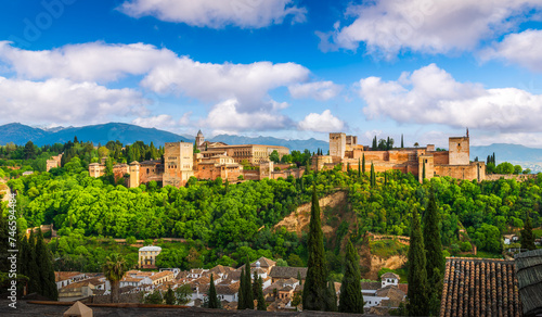 Obraz na płótnie Discover the splendor of Alhambra Palace, a pinnacle of Moorish art in Granada, Spain, with stunning gardens and panoramic views, perfect for history and architecture enthusiasts. w salonie
