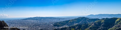 静岡市の市街地である葵区から清水区にかけての町並みのパノラマ風景