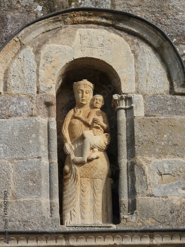 Statue de la Vierge è l'enfant, église d'Arnac Pompadour (Corrèze)