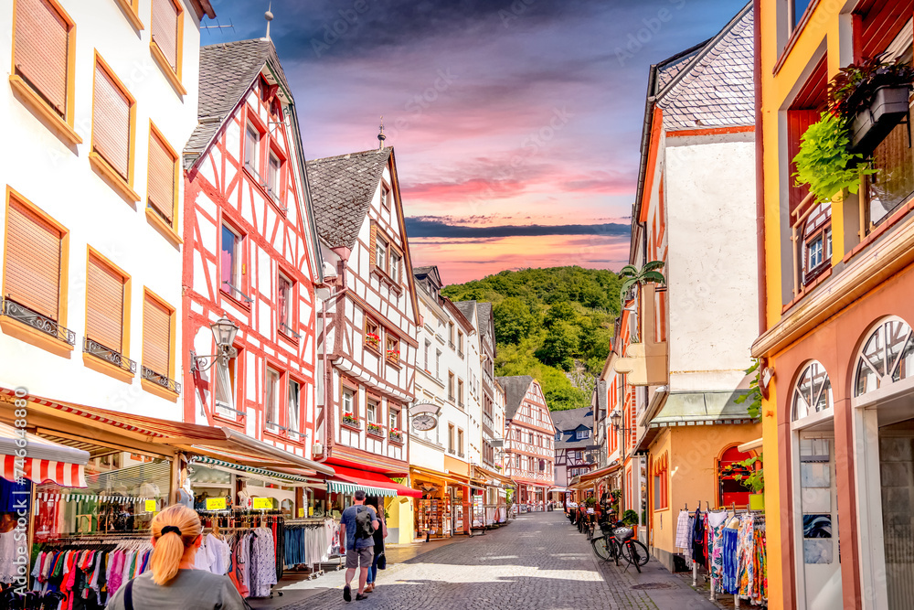 Altstadt, Bernkastel Kues, Rheinland Pfalz, Deutschland  - obrazy, fototapety, plakaty 