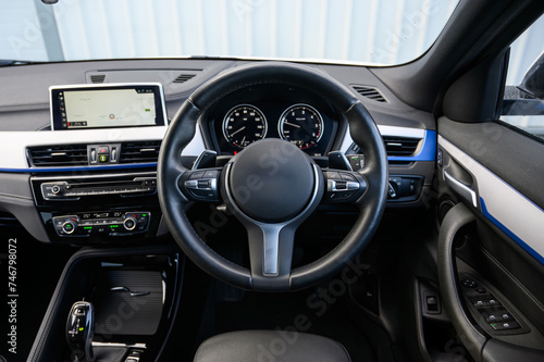 Modern leather steering wheel © Harry
