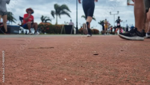 Atletas conquistando el maratón Iron Man bajo el abrasador sol panameño photo