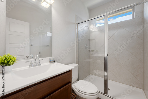 Wallpaper Mural a home bathroom Torontodigital.ca