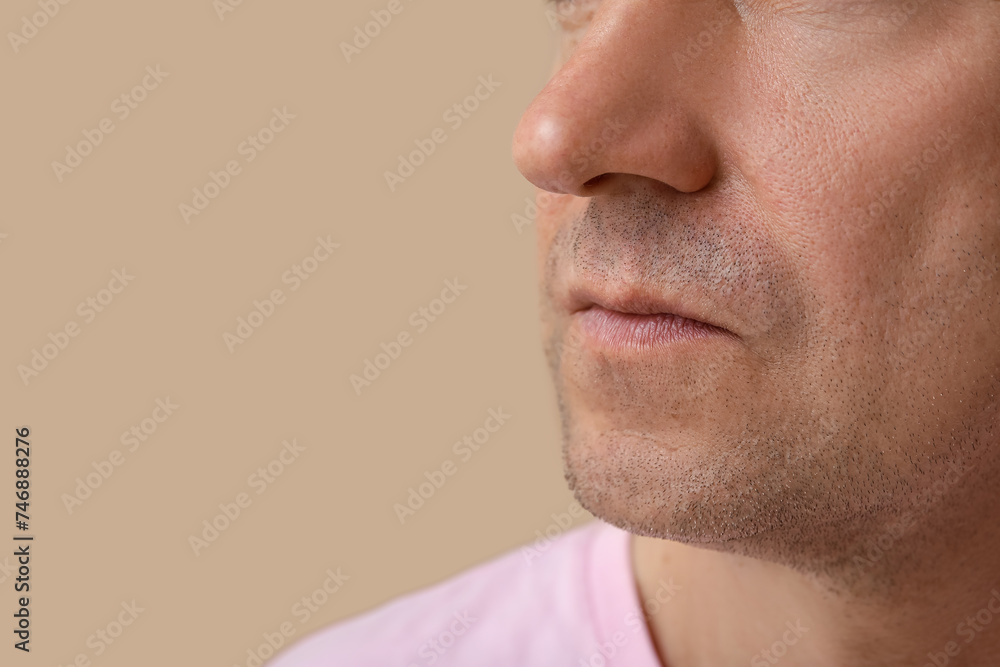 Obraz premium Mature man on brown background, closeup