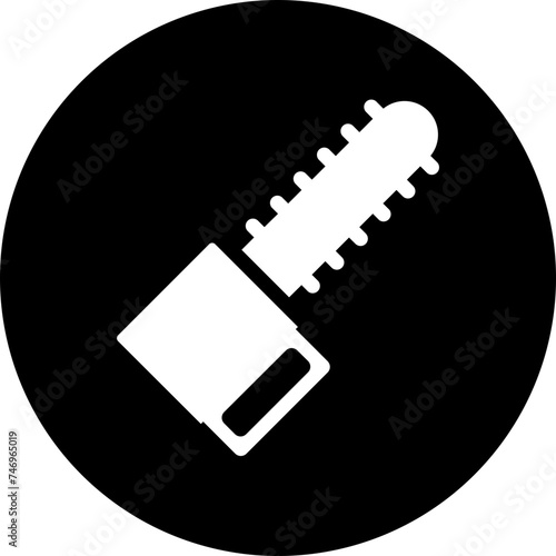 Chain saw icon in b&w color.