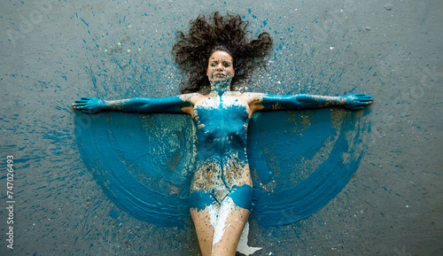 Schilderij op canvas sexy young nude woman in turquoise, blue and green color painted decorative, arms stretched sideways