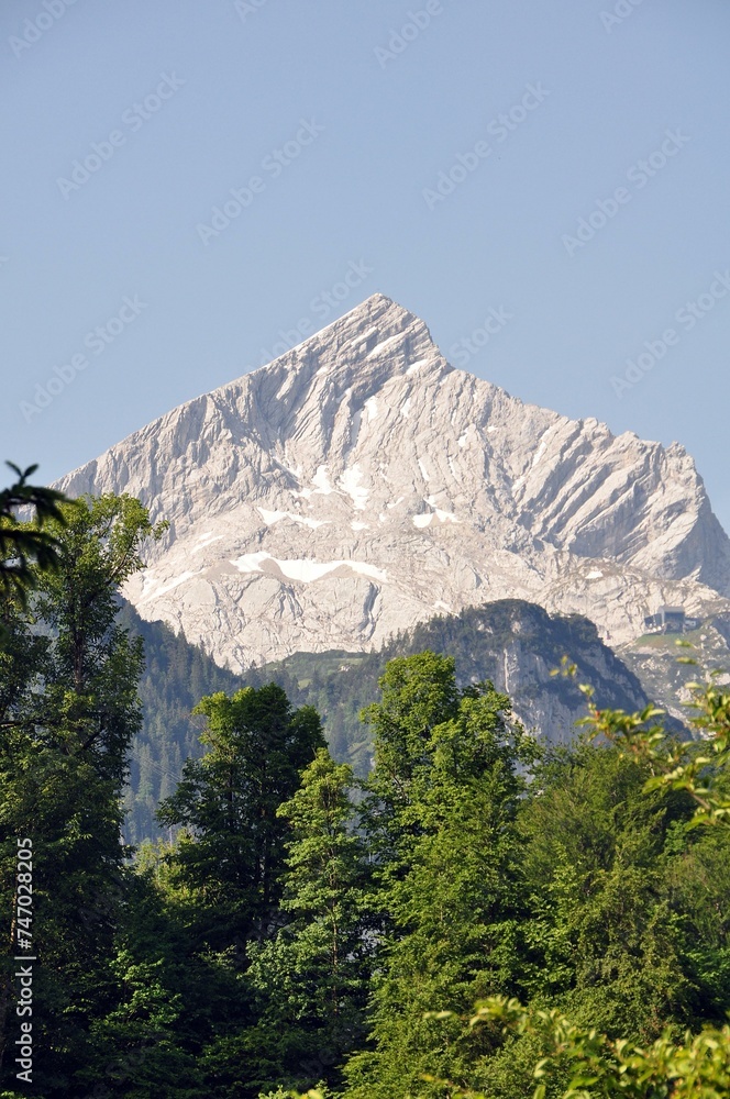 Fototapeta premium Die Alpspitze bei Garmisch-Partenkirchen