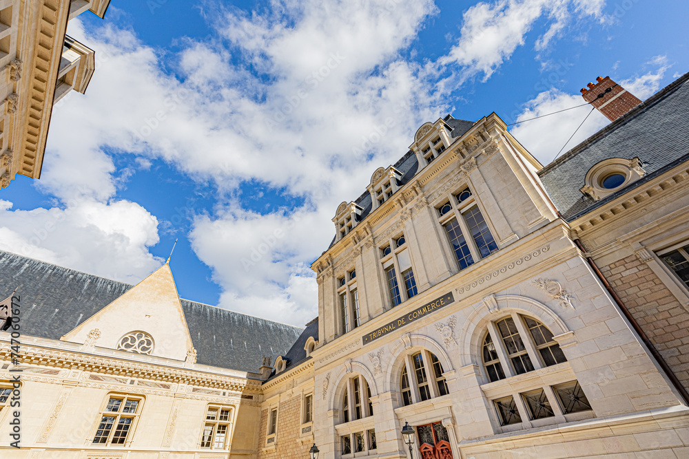 FRANCE - COURTHOUSE - ARCHITECTURE -  DIJON - HERITAGE