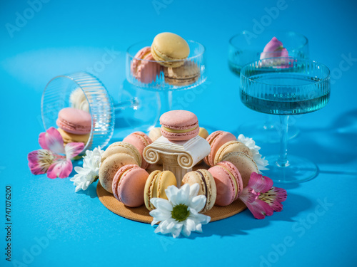 Colourful macaroons 