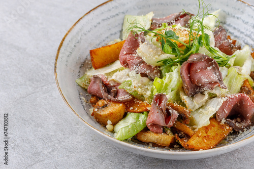 Salad with roast beef and potatoes for food delivery website 10