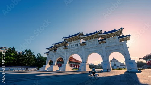 Hyperlapse view of Chiang Kai  Shek  Memorial Arch with morning sunlight in Taipei, Taiwan