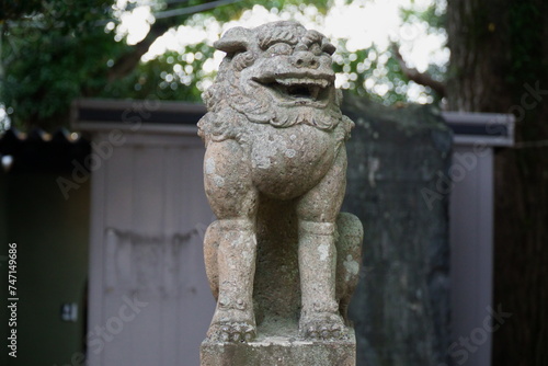 Wallpaper Mural 愛宕神社境内にある狛犬 Torontodigital.ca