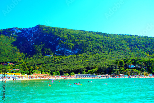 Foto Relaxing view from Molo Portonovo at the Adriatic Sea and the bright azure hues