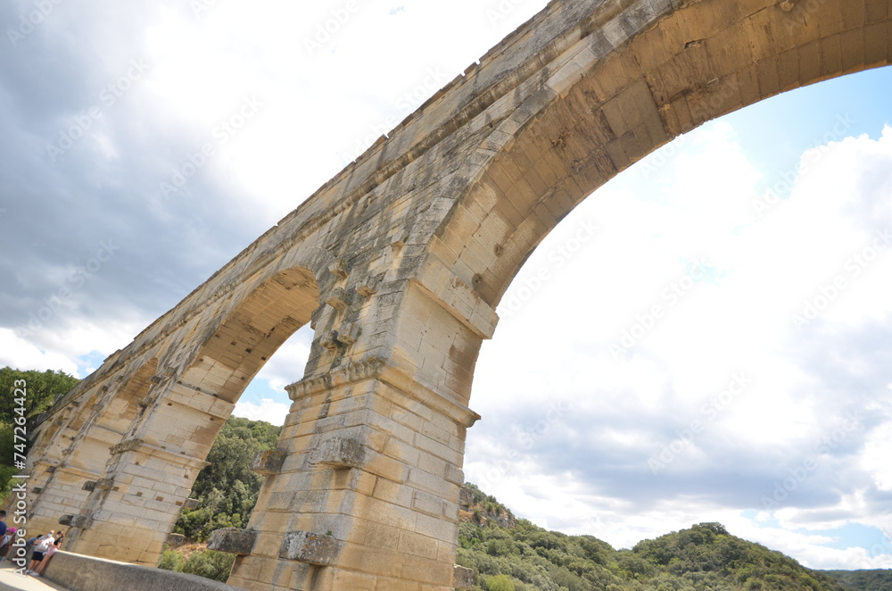 Arches du Pont du Gard