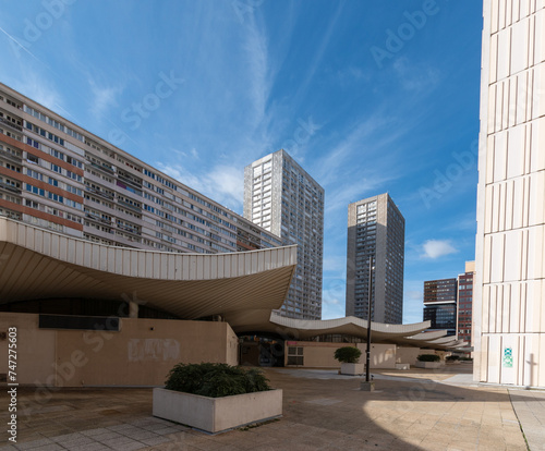 La dalle des Olympiades, quartier parisien construit dans les années 1970, 13ème arrondissement, Paris, France photo