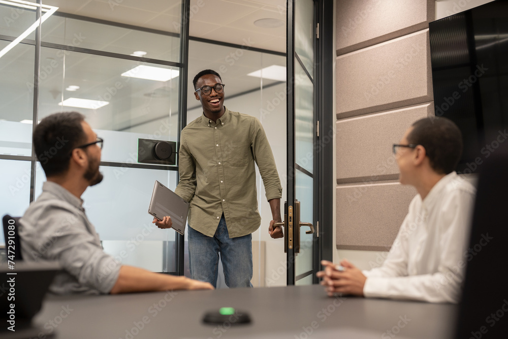 Fototapeta premium Business people having meeting in office