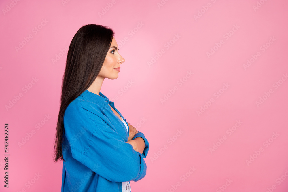 Side profile photo of optimistic girl with straight hairstyle look at promo empty space hands crossed isolated on pink color background Side profile photo of optimistic girl with straight hairstyle look at promo empty space hands crossed isolated on pink color background
