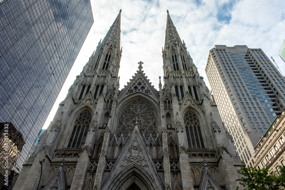 St. Patrick's Catholic Cathedral of neo-Gothic style decorated, located in midtown Manhattan on Fifth Avenue in the heart of the Big Apple in the heart of New York (USA). St. Patrick's Catholic Cathedral of neo-Gothic style decorated, located in midtown Manhattan on Fifth Avenue in the heart of the Big Apple in the heart of New York (USA).