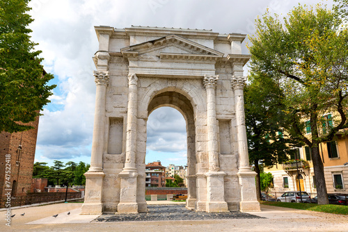 Arco dei Gavi famous historic landmark in Verona, Italy