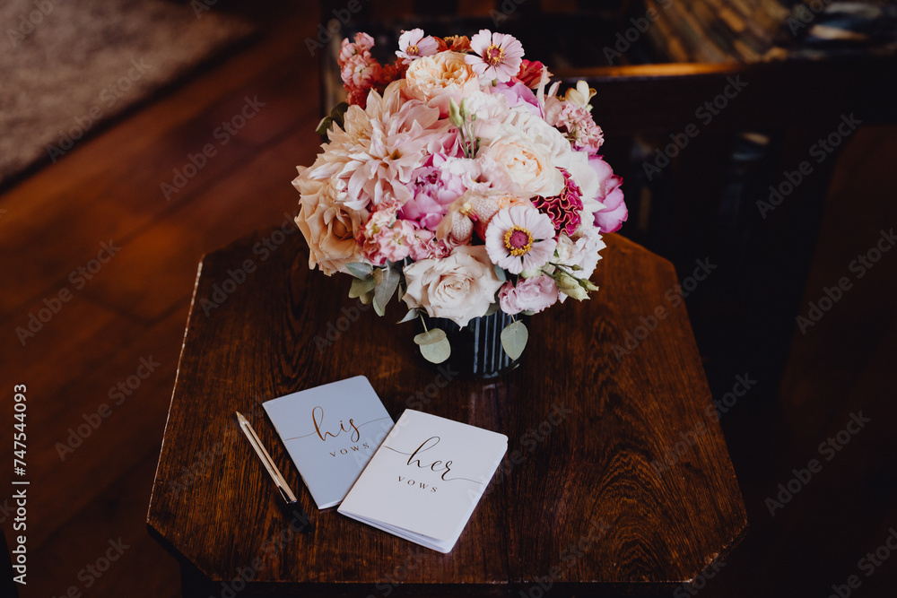 Obraz premium Les carnets de voeux des mariés pour la cérémonie de mariage