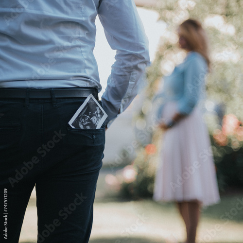Wallpaper Mural couple holding hands Torontodigital.ca