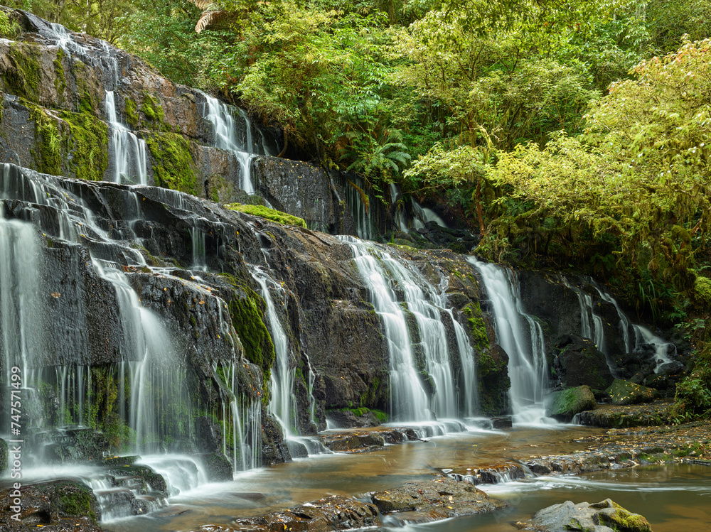 Obraz premium Purakaunui Falls, Catlins, Otago, Südinsel, Neuseeland, Ozeanien