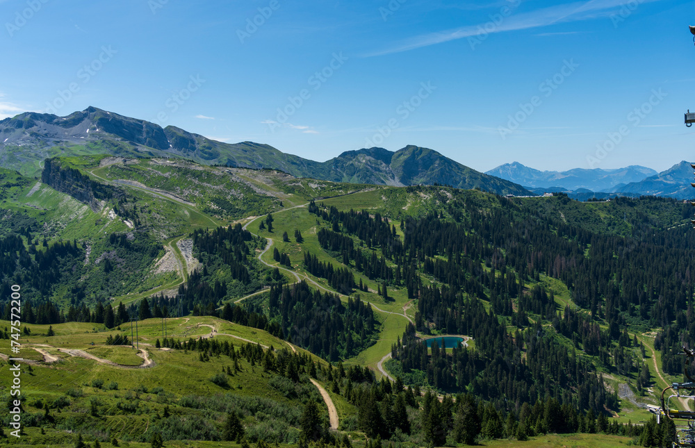 Fototapeta premium Montagnes en Chatel France pendant les vacances
