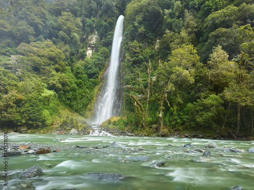 Thunder Creek Falls, Mount Aspiring Nationalpark, Hasst Pass, West Coast, Südinsel, Neuseeland, Ozeanien photo