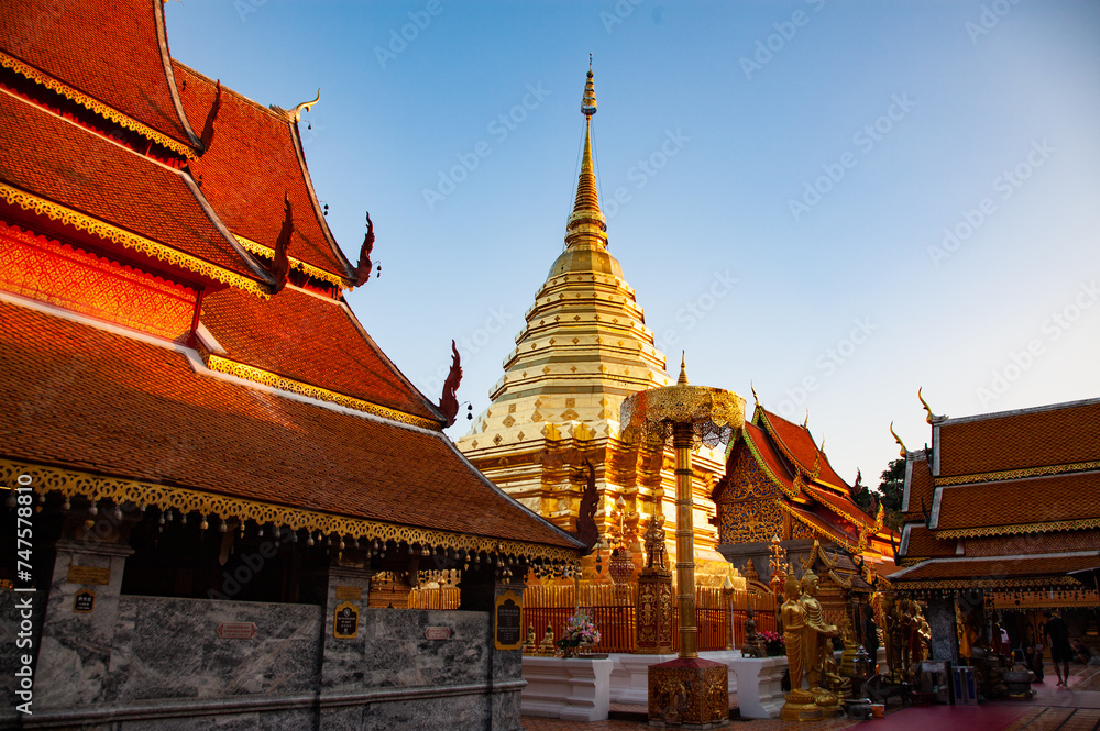 Fototapeta premium wat Phra That Doi Suthep Buddhist temple in Chiang Mai, Thailand
