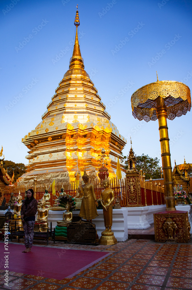Fototapeta premium wat Phra That Doi Suthep Buddhist temple in Chiang Mai, Thailand