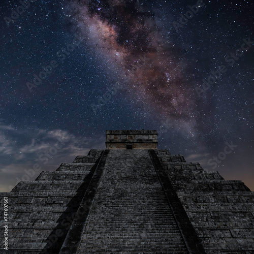 Templo de Kukulcán o El Castillo, Chichén Itzá photo