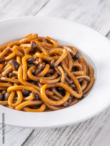 Udon noodles with mushrooms