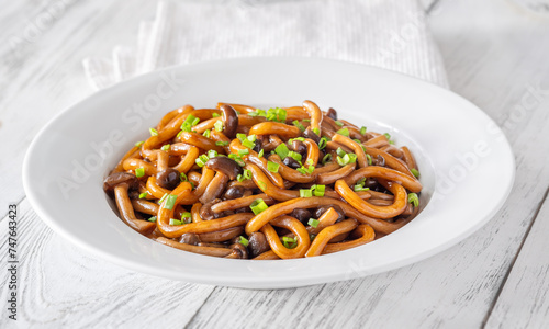 Udon noodles with mushrooms