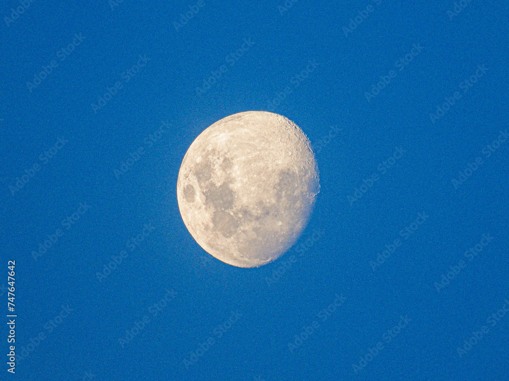 Luna en el cielo (moon in the sky) Luna en el cielo (moon in the sky)