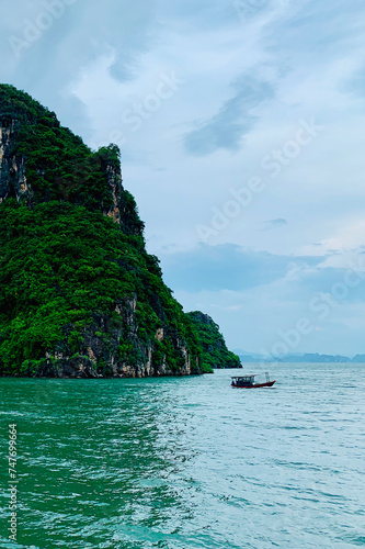Boat, Halong Bay, Vietnam © Andy