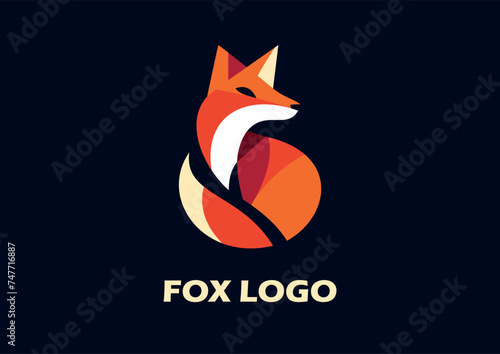 Logo minimalista de zorro naranja, hecho con formas geometricas estilo origami